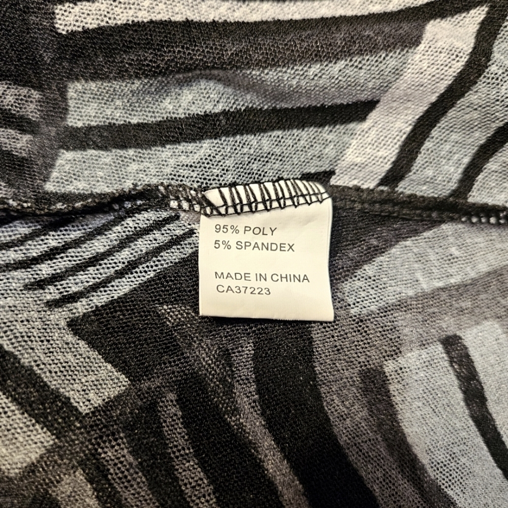 Creations Printed Black and White Mess Cardigan with 3" quarter inch sle… - Picture 12 of 12